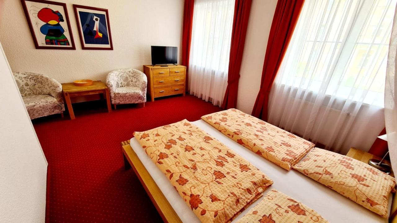 Penzion Valkoun-Lilienfeld Karlovy Vary Esterno foto